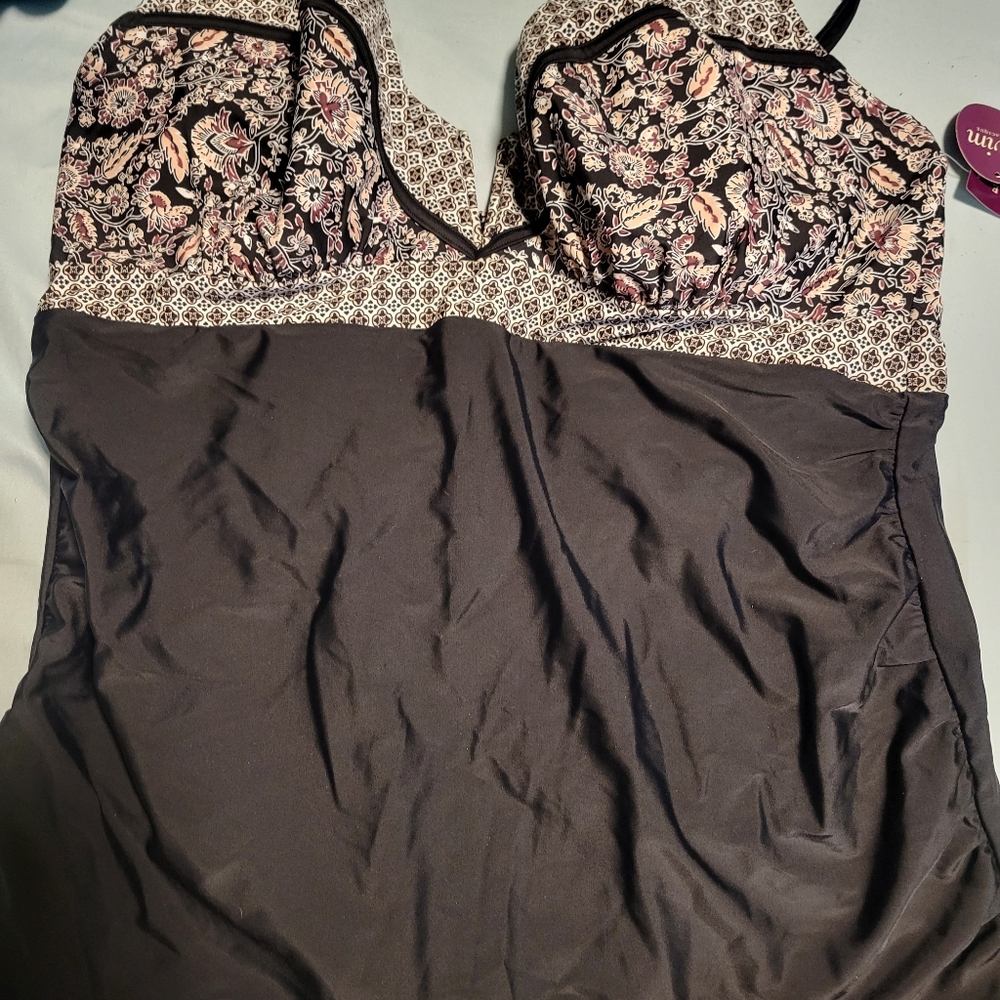 LANE BRYANT CACIQUE SWIM RELAXED  TANKINI TOP WITH BUILT IN BALCONETTE BRA 44DDD